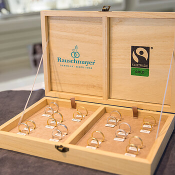 Ringe | Trauringe, Verlobungsringe, etc.
Ringe von Rauschmeier hergestellt in Deutschland (Fairtrade, Gold zertifiziert)