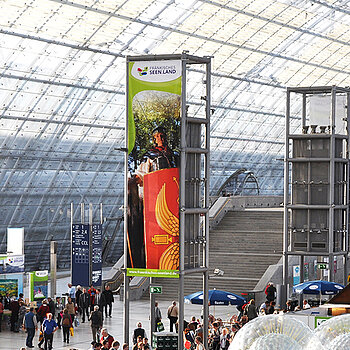 PVC & Mesh Banner | Ob als Gerüstwerbung oder Messebanner ist das XXL PVC Banner immer ein Blickfang. Alle Produkte werden nach Ihren Ansprüchen gedruckt und konfektioniert.